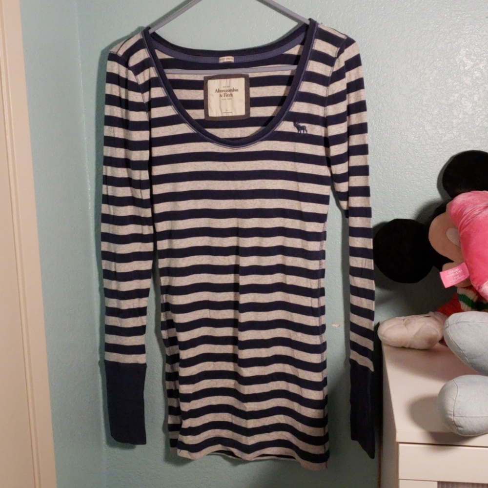 Gray and navy blue striped long-sleeve tee